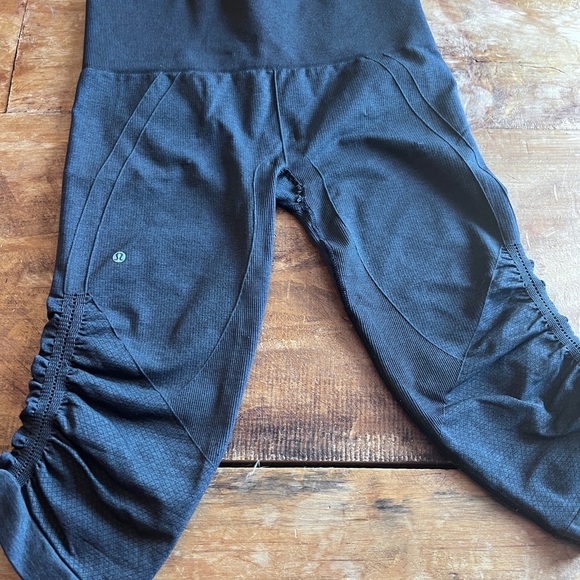 Lululemon In The Flow Crop gray size 6 - Picture 5 of 9